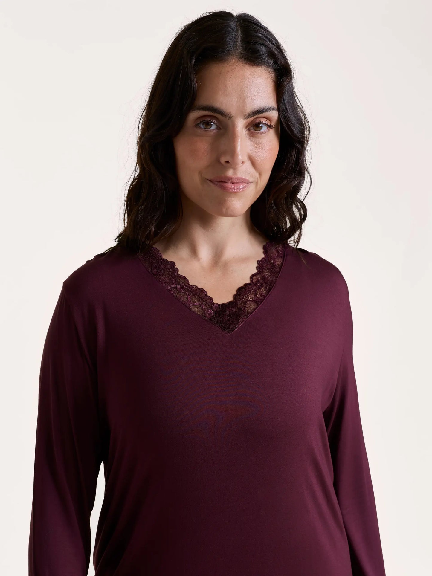 LILY NACHTHEMD LANGARM (V-AUSSCHNITT)