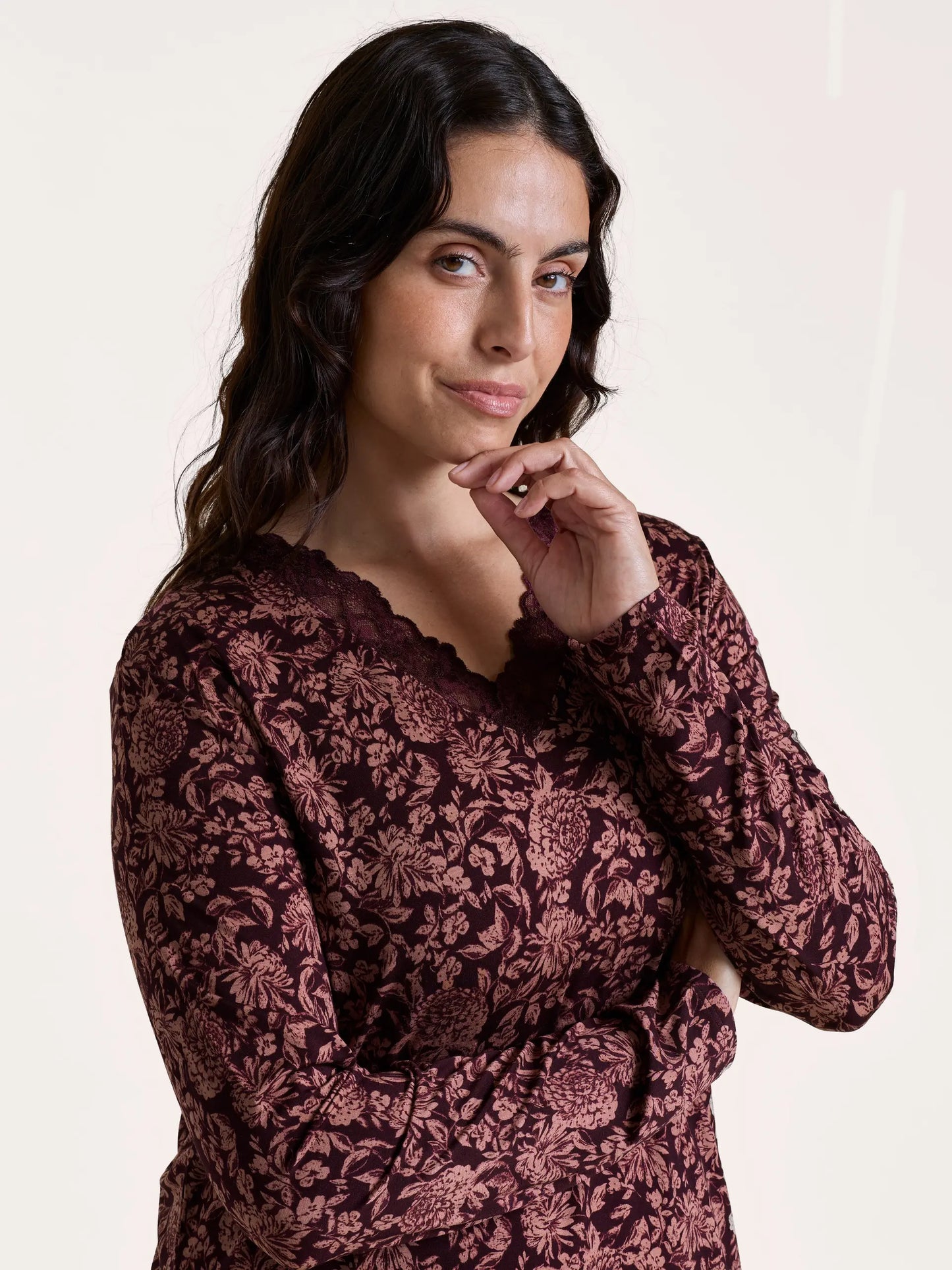 LILY NACHTHEMD LANGARM (V-AUSSCHNITT)