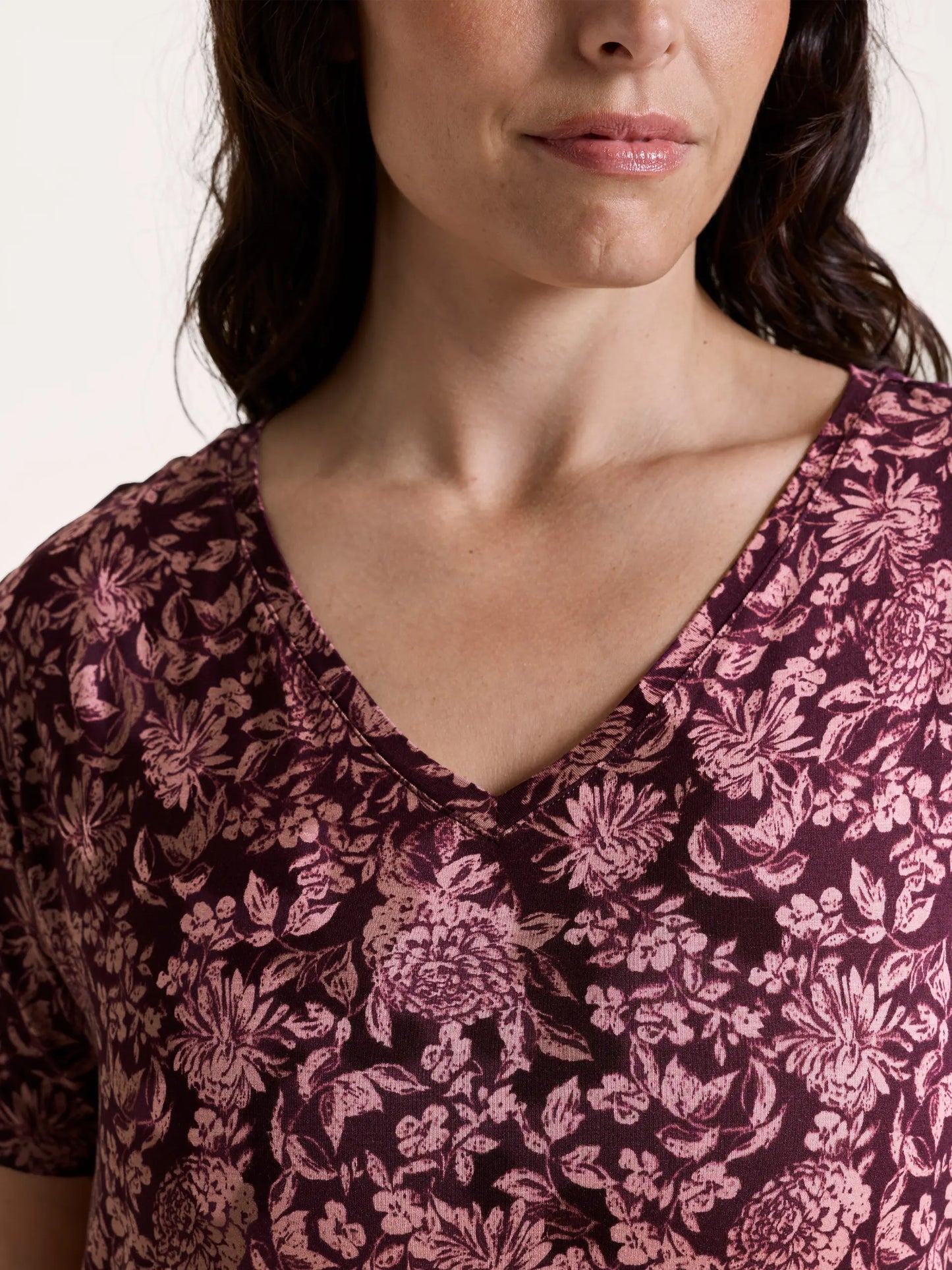 LILY NACHTHEMD KURZARM (V-AUSSCHNITT)